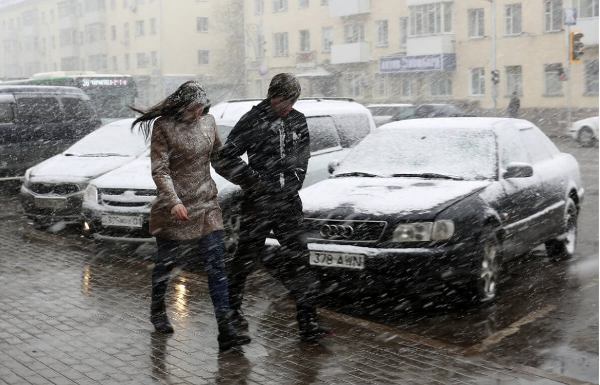 Сильный ветер от 30 м/с ожидается в одном из регионов Казахстана