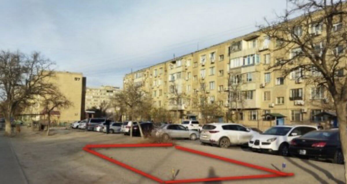 "Будут продавать алкоголь": жители Актау против строительства магазина перед школой