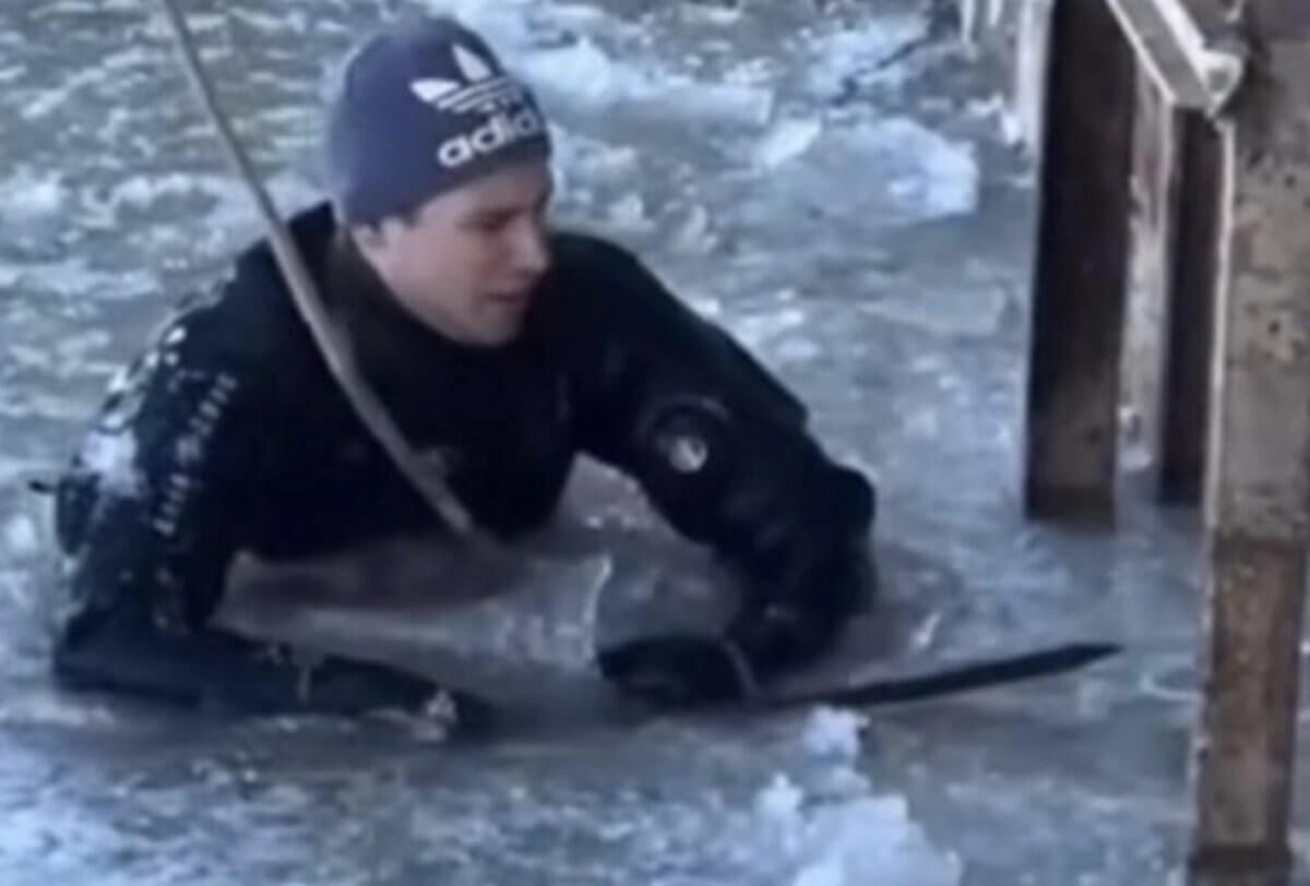 Герои в водолазных костюмах: сколько они зарабатывают и как спасали Атырау