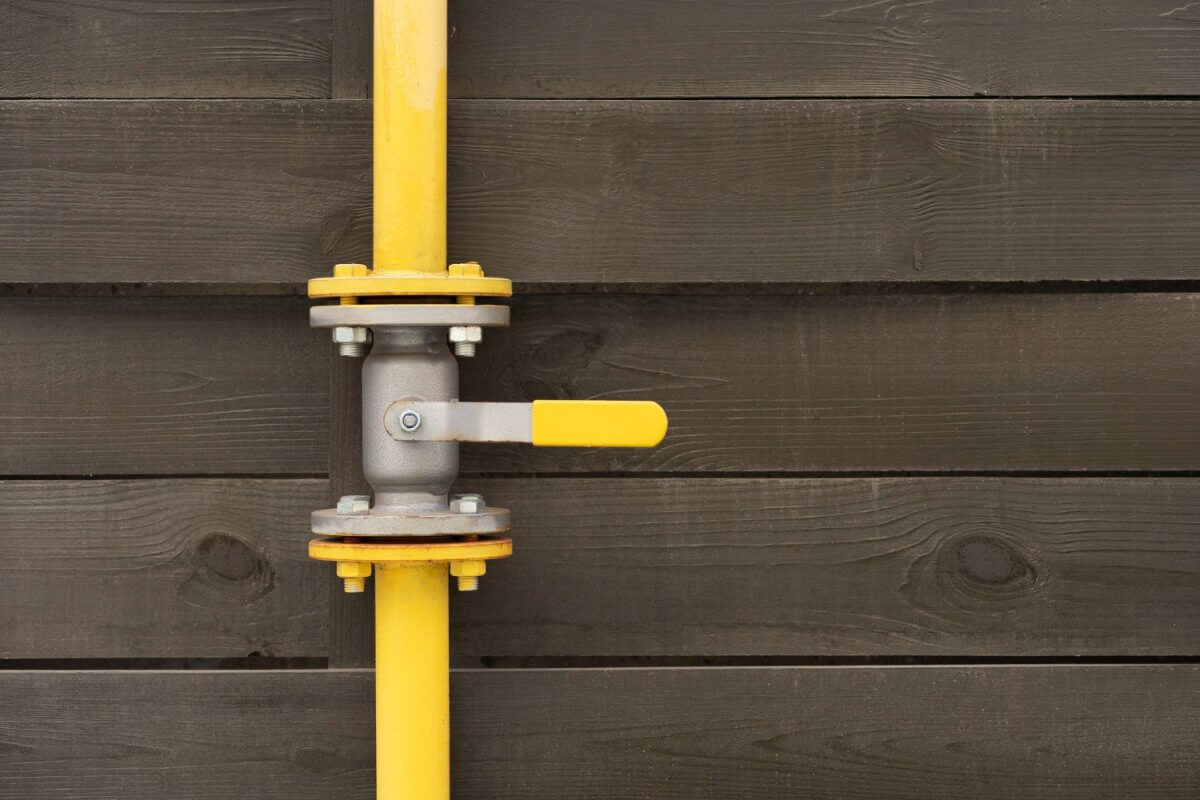 Сельчане вынуждены сами ремонтировать газопровод в Костанайской области (ВИДЕО)