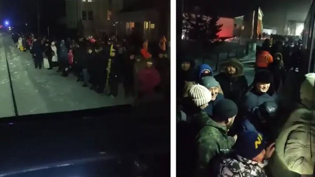 Более 200 человек эвакуировали с трассы поездом в Акмолинской области