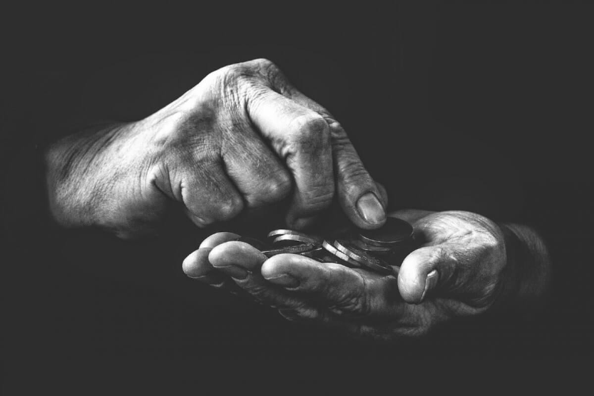 Кассир накопил более полумиллиона тенге в Шымкенте: всю сумму пришлось вернуть