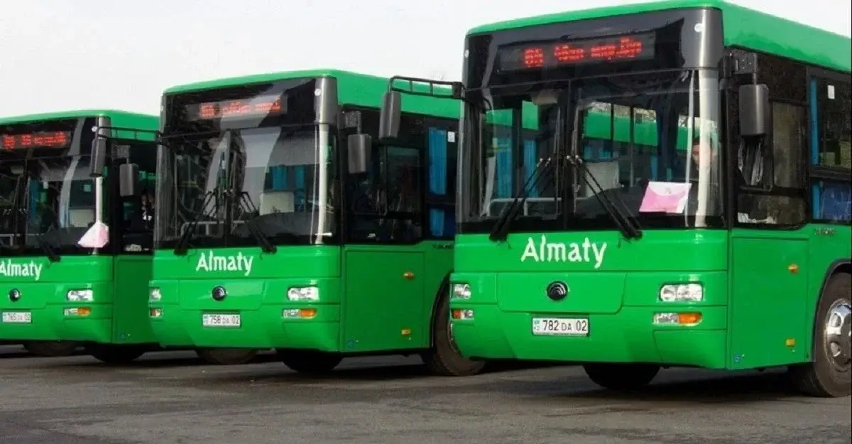 Номера некоторых автобусов изменили в Алматы