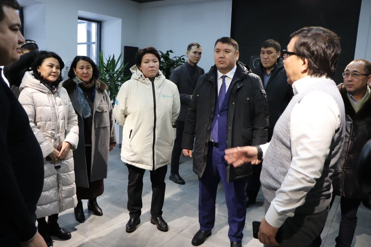 Мажилисмены за повышение статуса человека труда в Казахстане