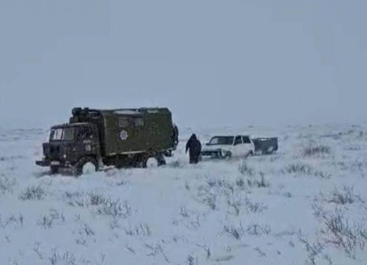 27 детей спасли из снежных заносов на трассах Карагандинской области