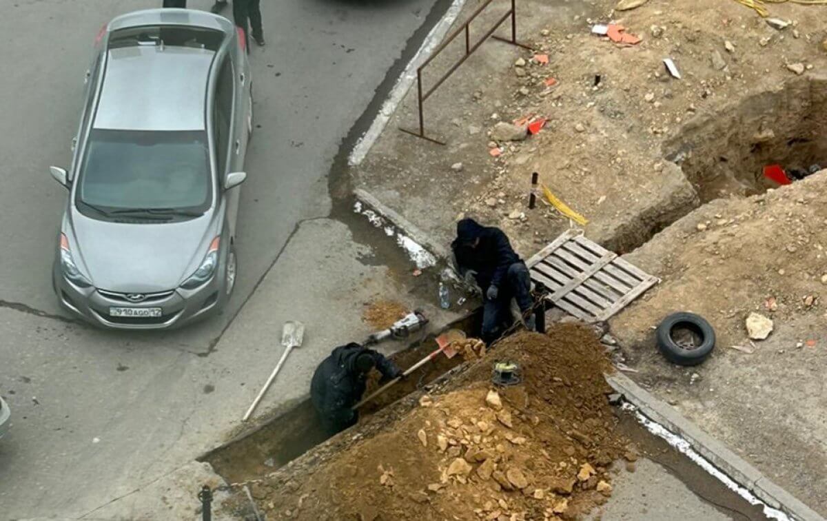 "Раскопки" начали в одном из дворов Актау посреди зимы