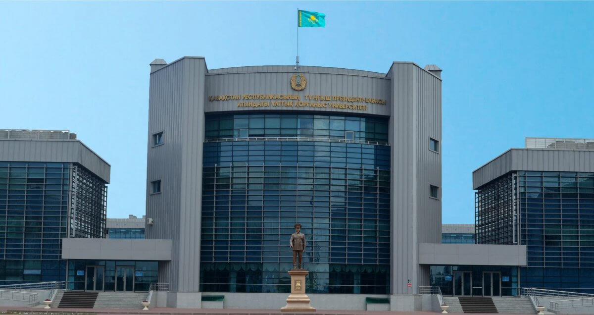 Памятник Назарбаеву убрали в Астане