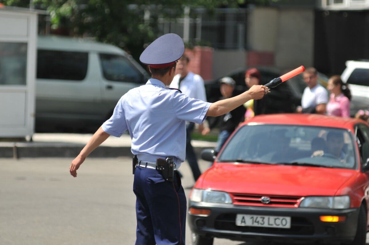 Обкуренный лже-полицейский из Тараза разъезжал по дорогам Шымкента