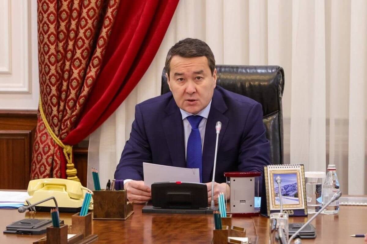 Смаилов раскритиковал акиматы за массовые отключения электроэнергии
