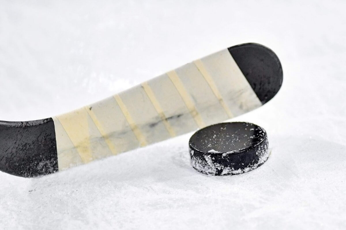 Казахстанские хоккеисты стартовали с обидного поражения на зимней юношеской Олимпиаде