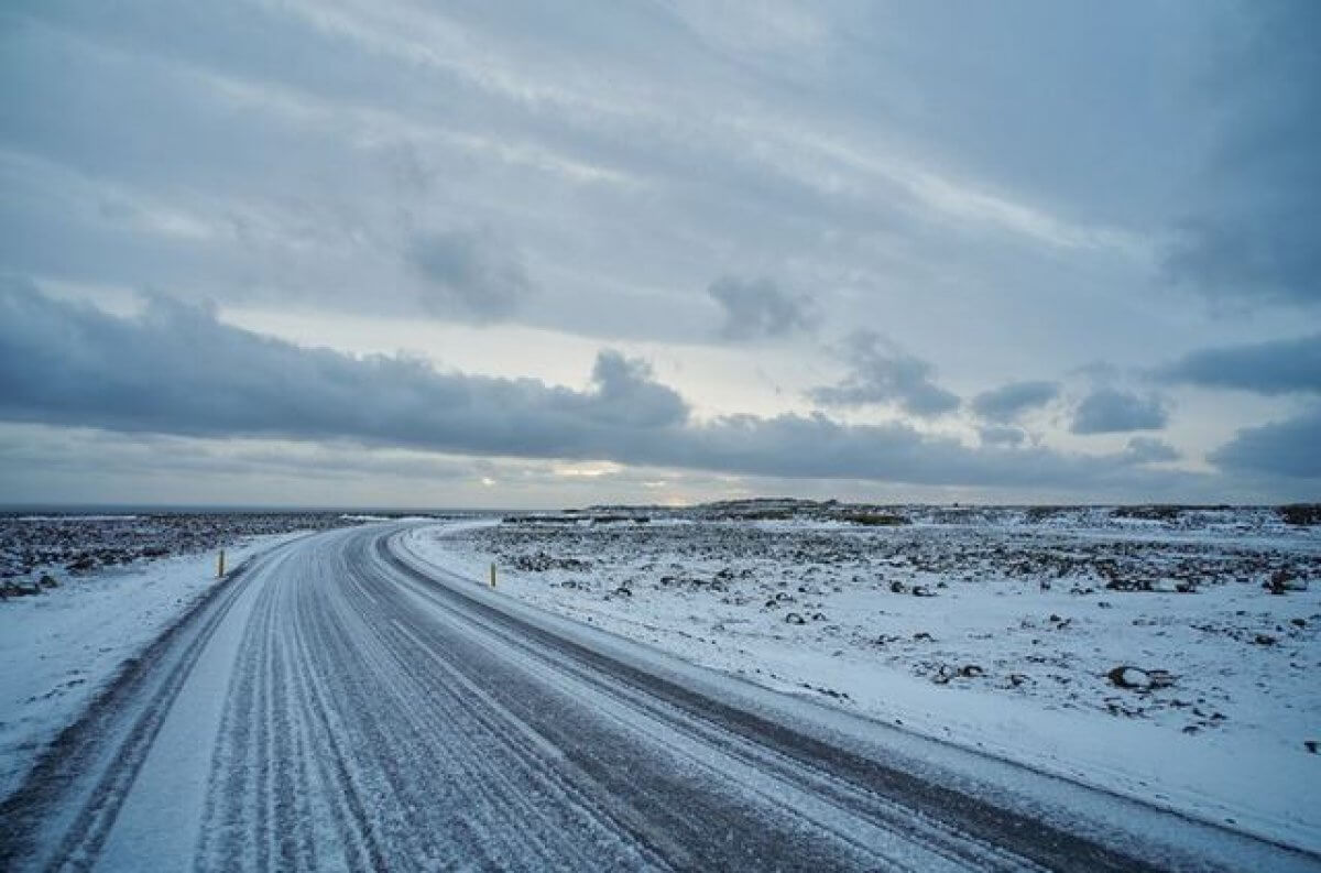 Движение ограничили на четырех дорогах в трех областях РК