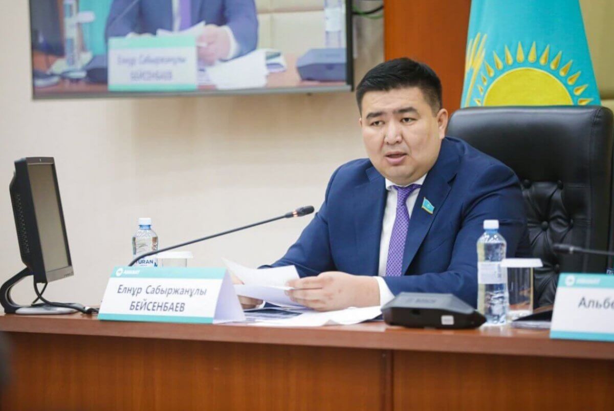 Решение не принималось кулуарно — депутат о запрете вейпов в Казахстане