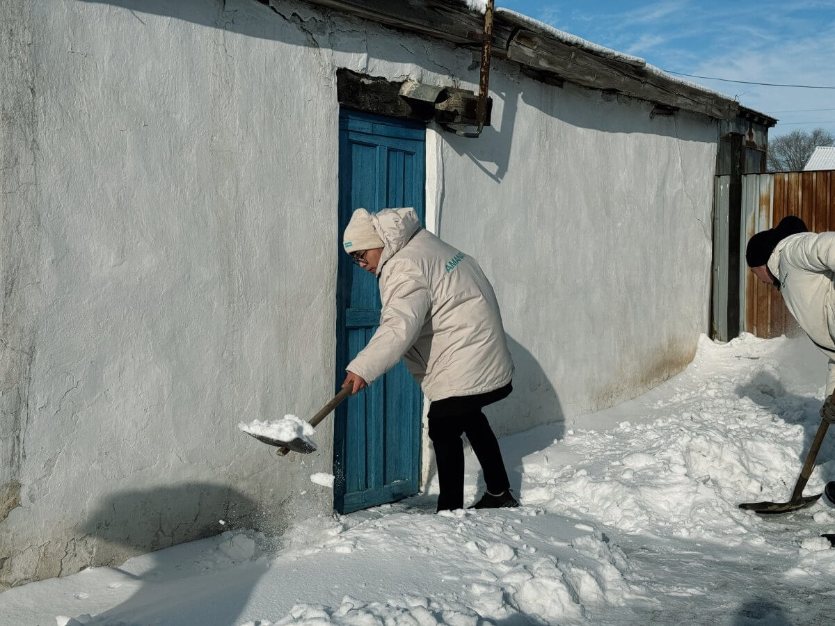 Казахстанская молодежь начала год с добрых дел