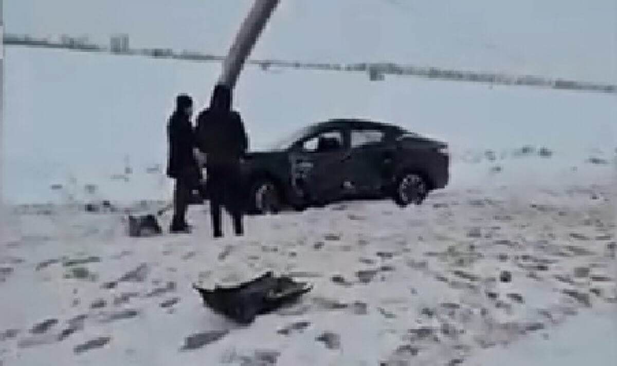 Двух пешеходов сбили на трассе в Алматинской области