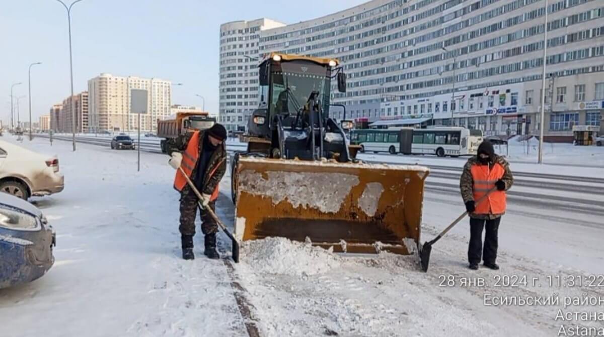 Более трех тысяч грузовиков снега вывезли за ночь из Астаны