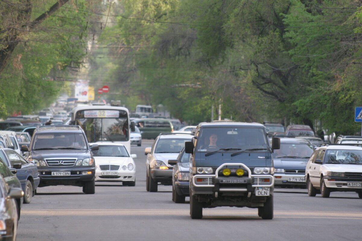 Экс-полицейский помог незаконно поставить на учет 55 авто в Акмолинской  области