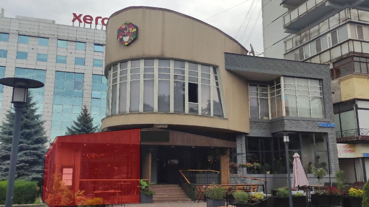 Пристройку к кафе сносят в центре Алматы