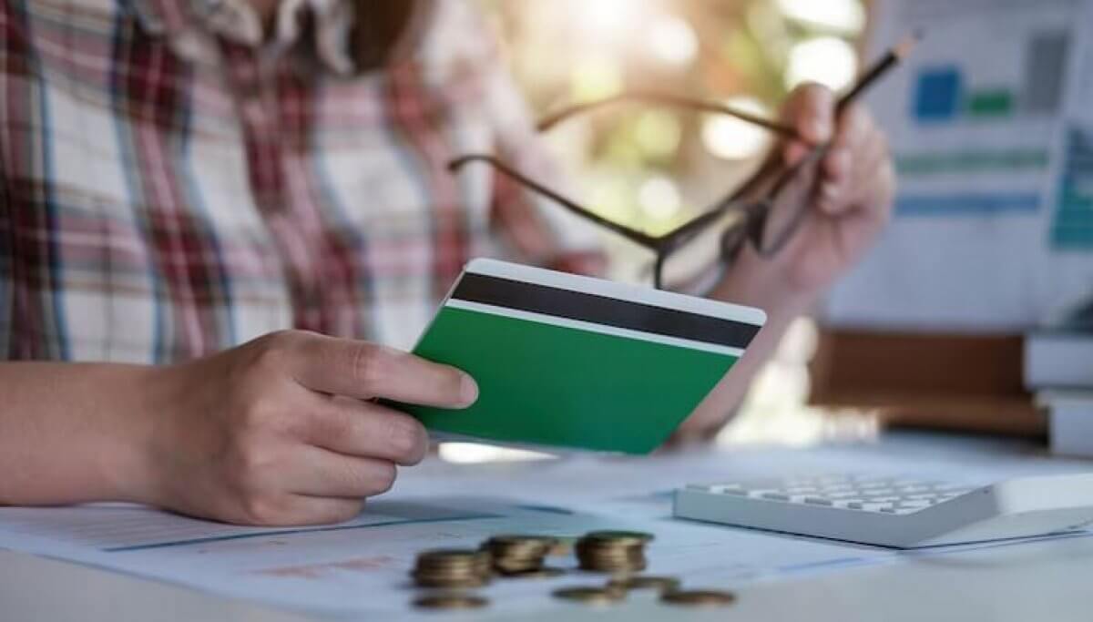 Ради квартиры вне очереди девушка взяла кредит и отдала деньги мошеннице в Актобе