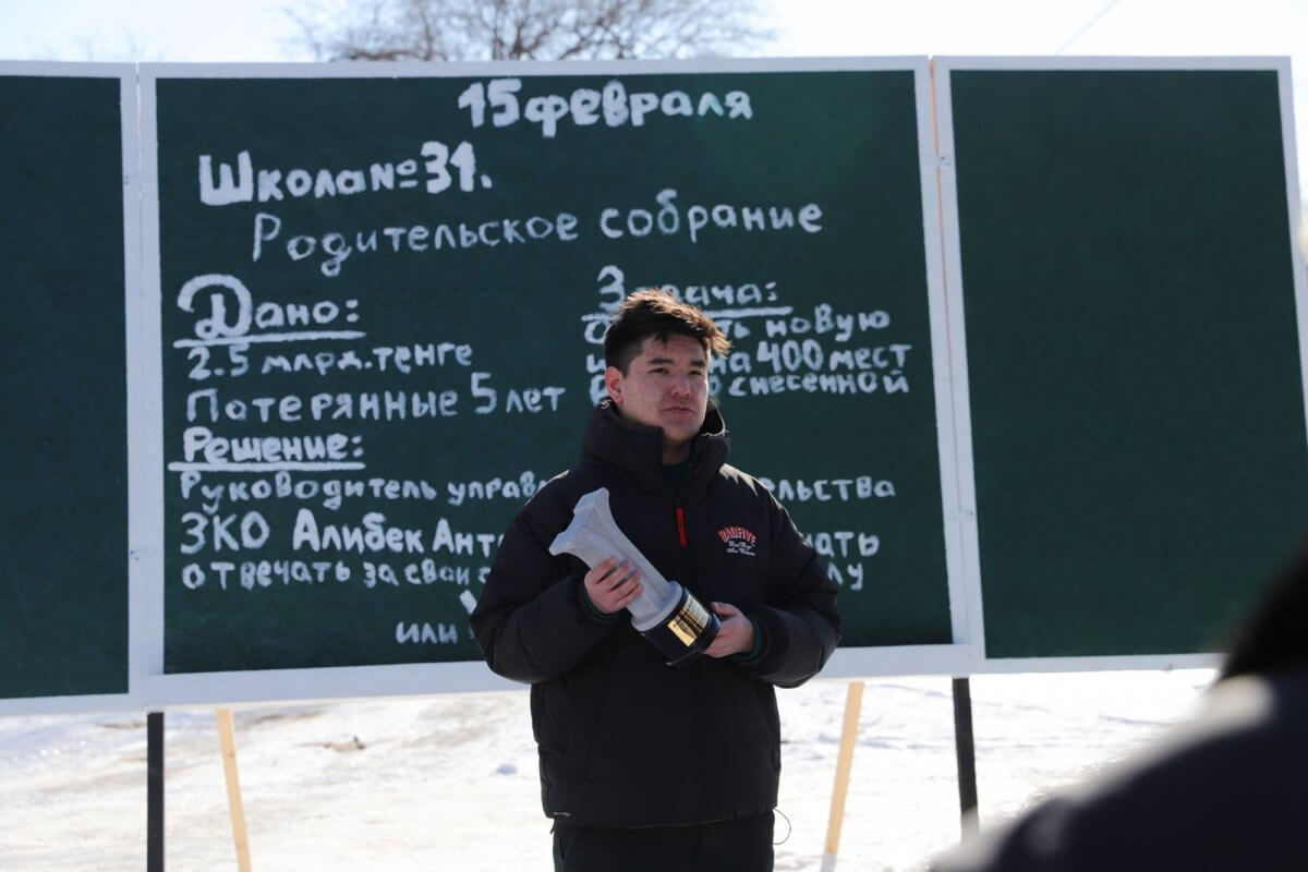 Общественники вручили антинаграду главе управления строительства ЗКО