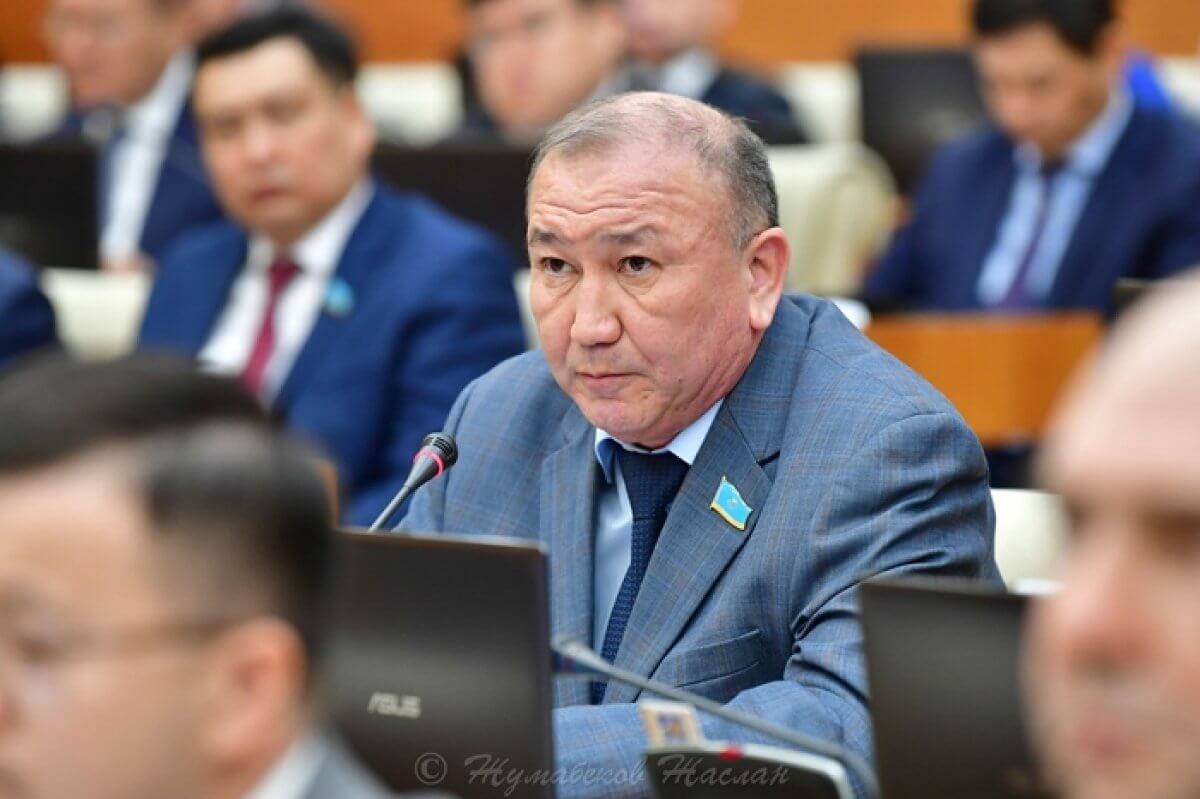Тотальный контроль и страх преподавателей - депутат о системе управления вузов в РК
