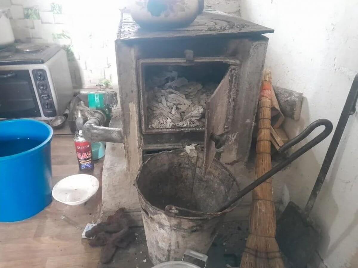 Трое жителей отравились угарным газом в ВКО