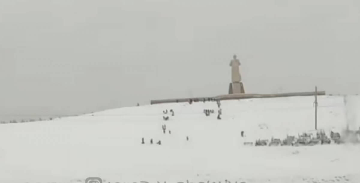 Игры детей возле кладбища в Таразе снова попали на видео