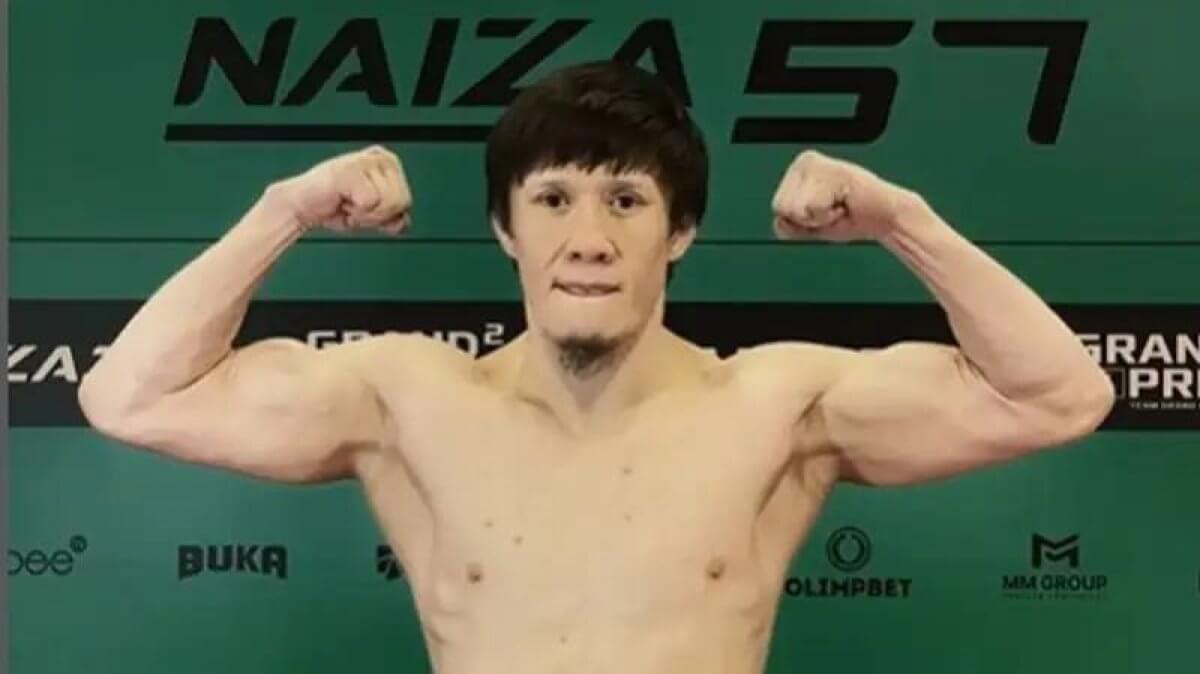 Экс-боец UFC из Казахстана сломал ногу и выиграл бой в Алматы