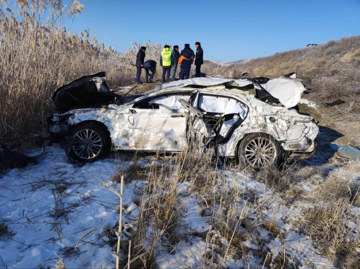 Два человека погибли при опрокидывании авто в Жетысу