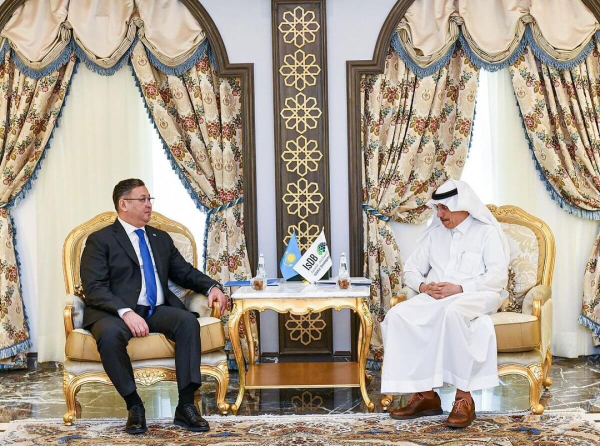 О чем глава МИД Казахстана договорился с руководством ИБР и ОИС