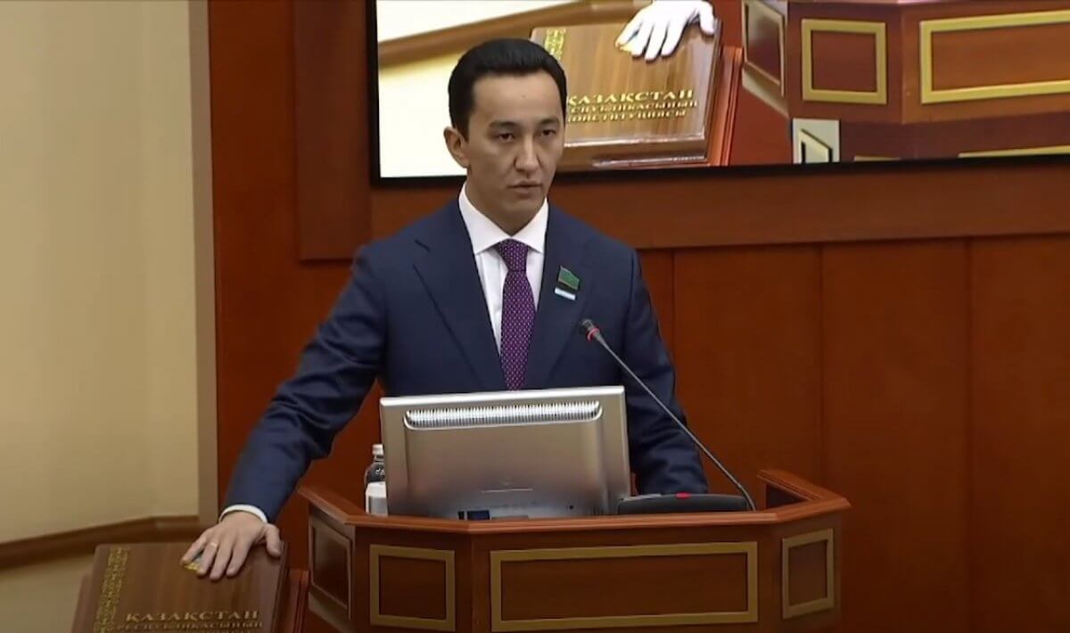 Нурсултан Байтилесов принял присягу депутата Мажилиса