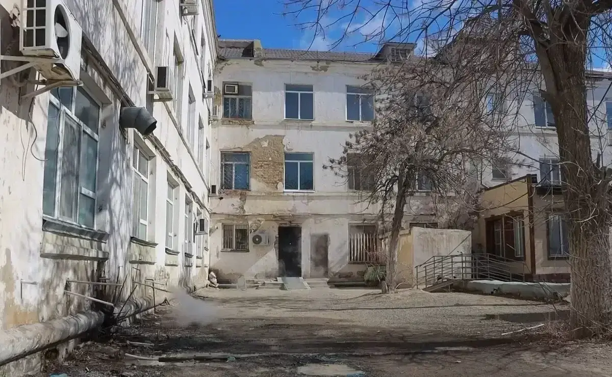 "Лечат на советском оборудовании": больницы на грани обрушения на юге Казахстана