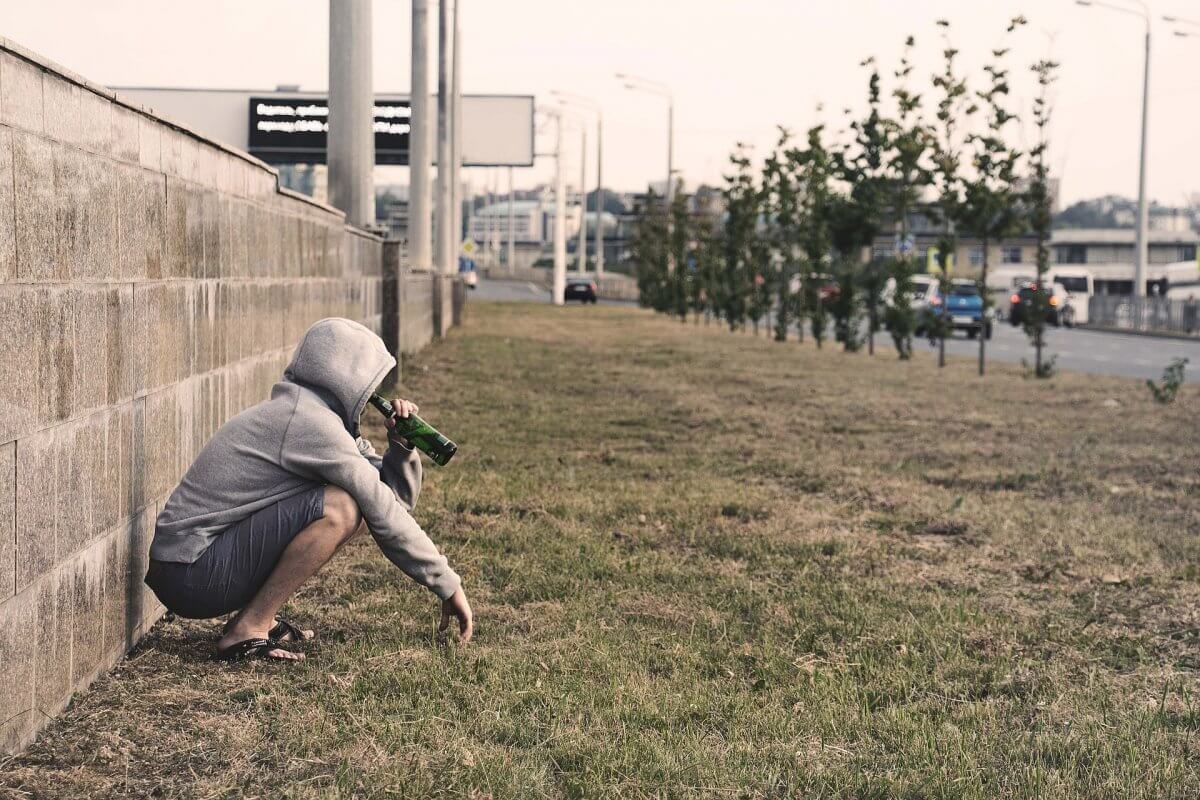 Казахстанку оштрафовали за пьяного сына-подростка