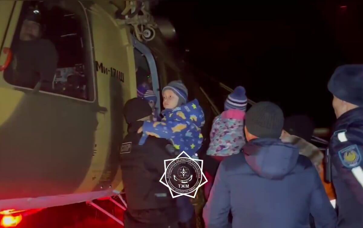 150 человек спасли из затопленных районов Костанайской области (ВИДЕО)