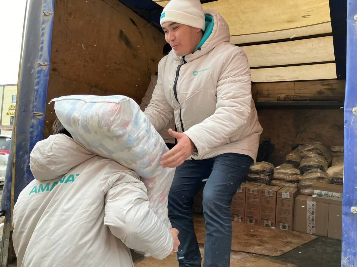 Партия АMANAT направила гуманитарную помощь пострадавшим от паводков