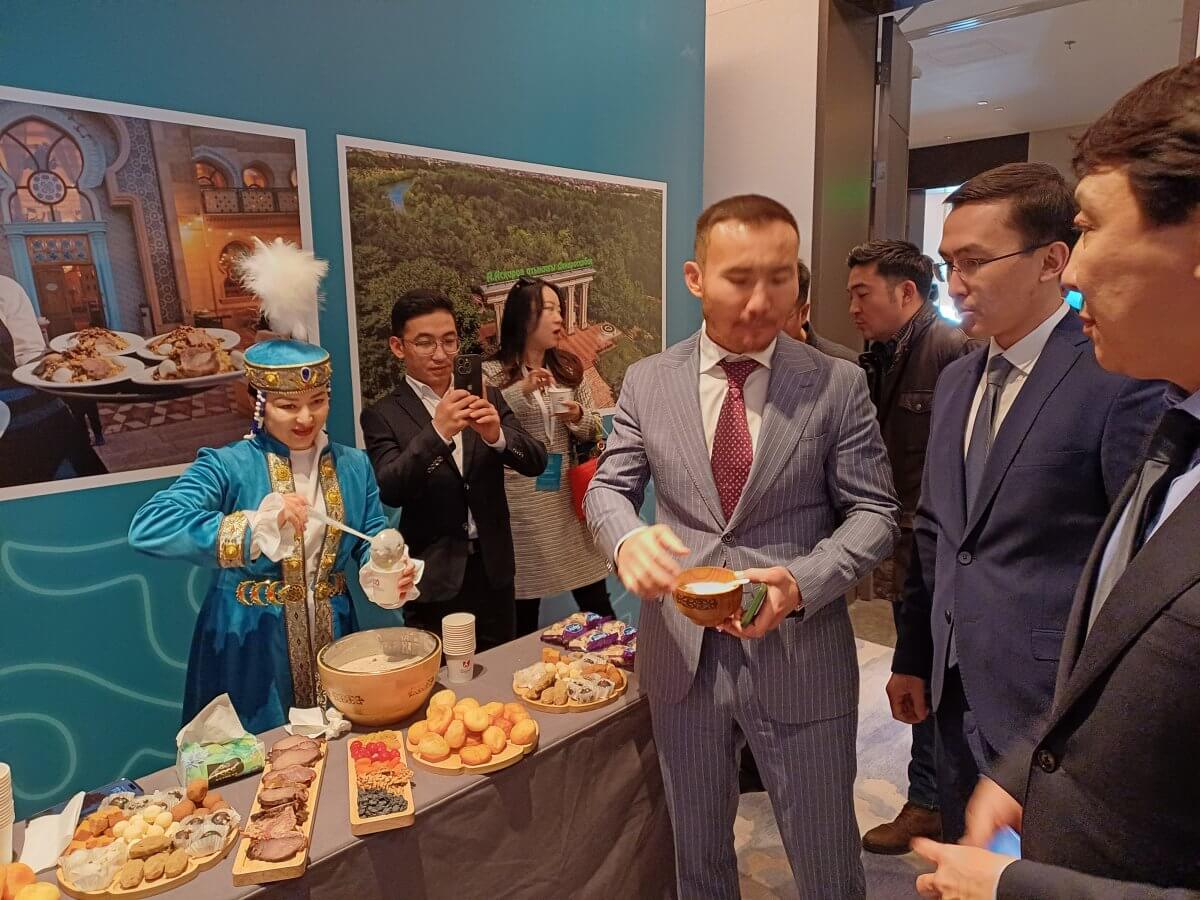 Каната Ислама обвинили в обмане казахстанских боксеров