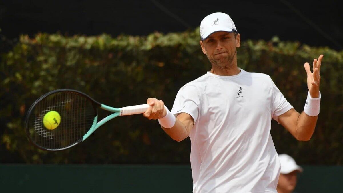 Александр Недовесов вышел во второй круг турнира ATP в Португалии