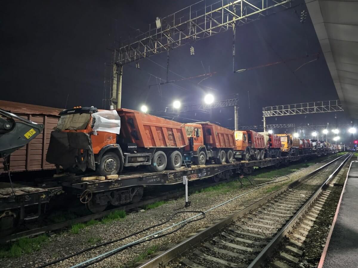 Паводки в Казахстане: Спасатели из других регионов помогают коллегам в ЗКО