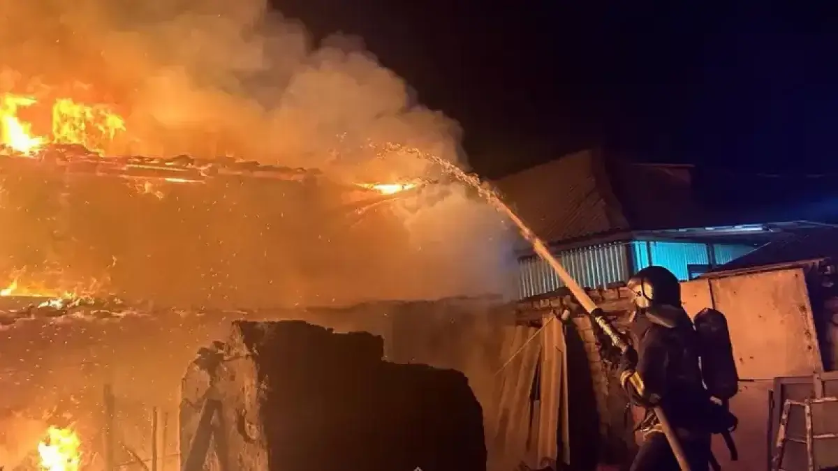В Семее вспыхнул пожар