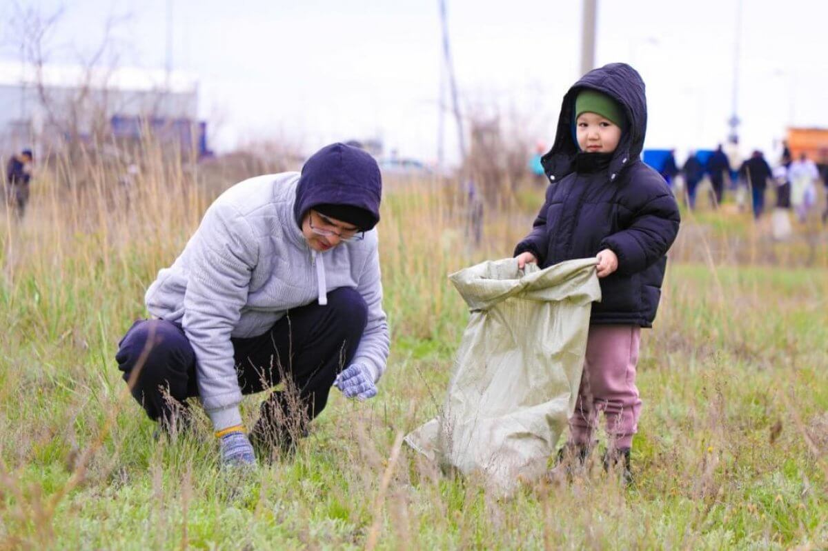 Астанчане навели порядок у ручья Акбулак