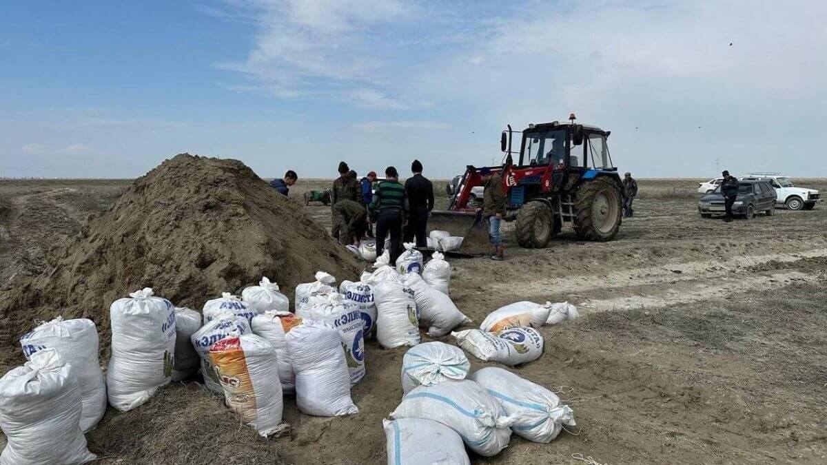 Река Урал больше не представляет угрозы для Атырау