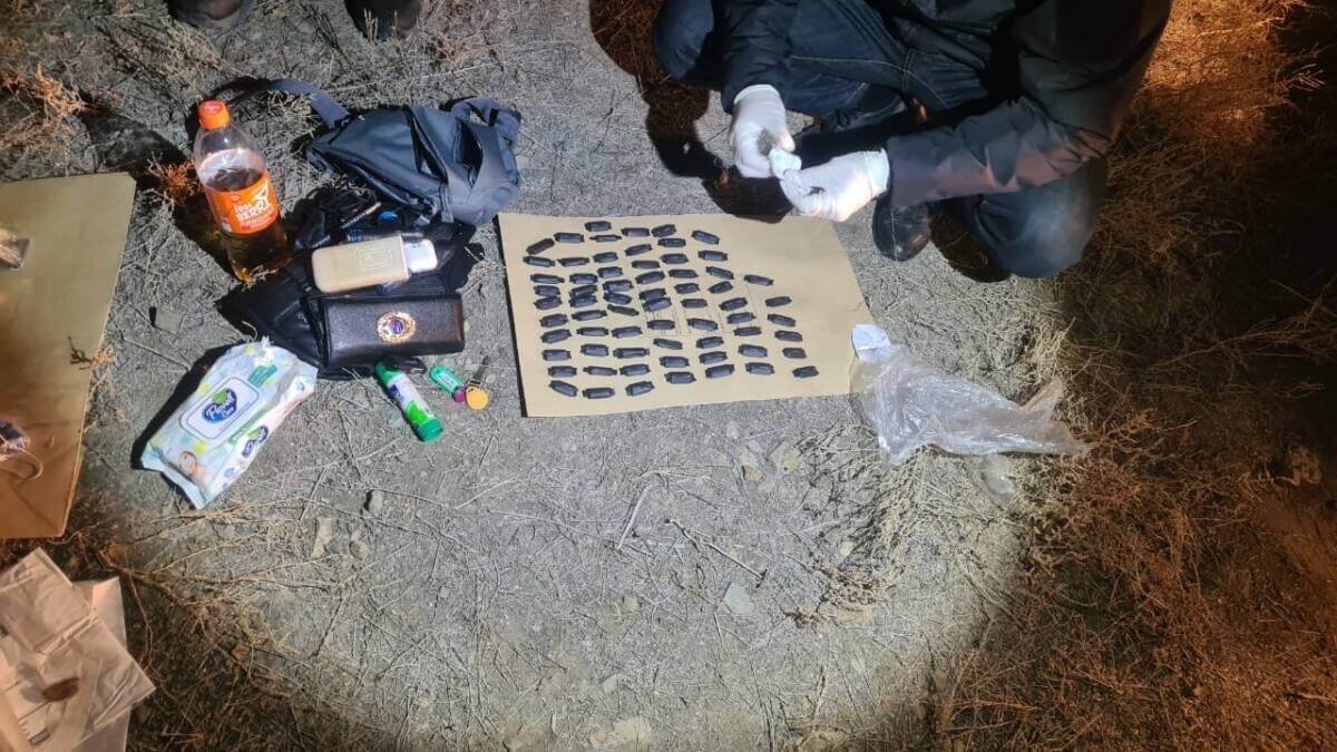 Карагандинка передала покупателю сверток с мефедроном на глазах у полицейских