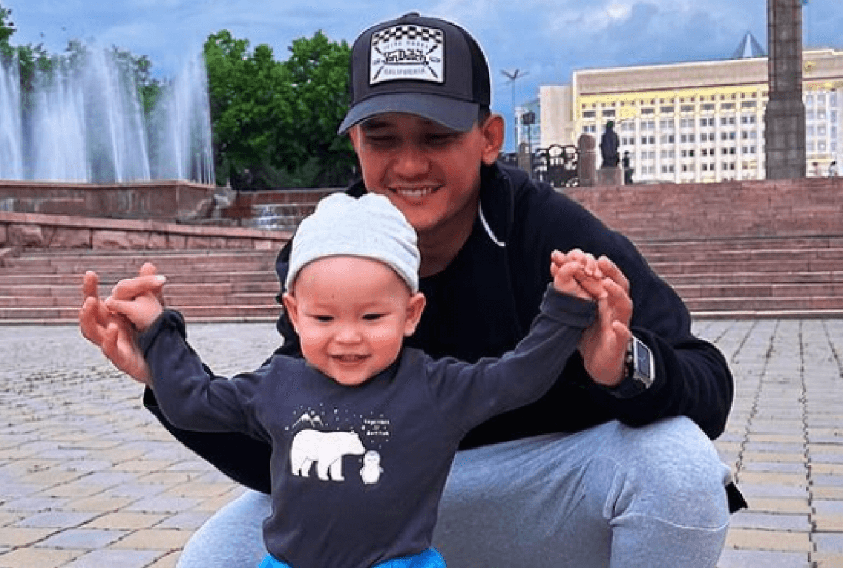 Внук Розы Рымбаевой умилил фанатов отца