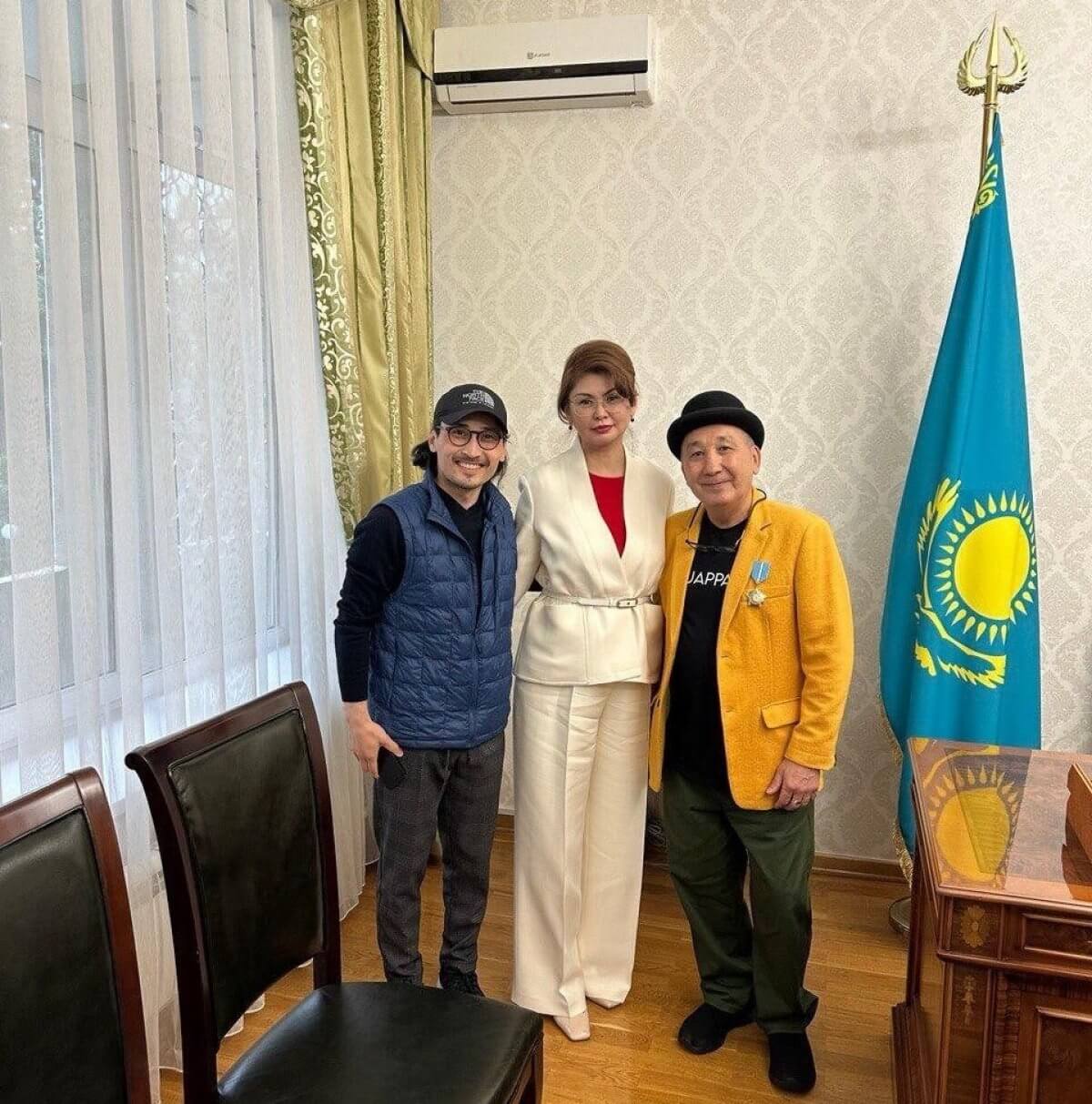 Один из самых известных цирковых деятелей РК получил первую госнаграду в 72 года
