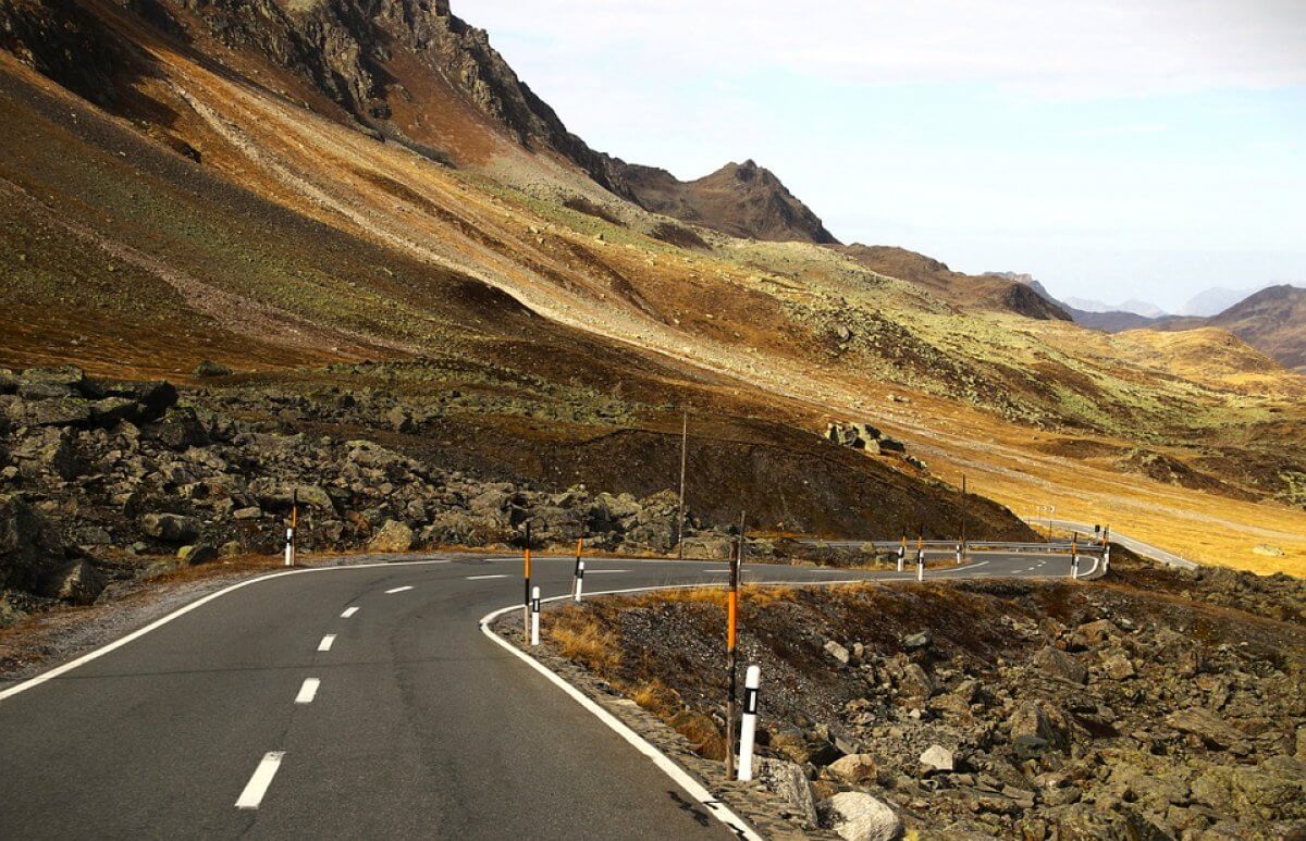 Автобус с туристами попал в ДТП у Чарынского каньона