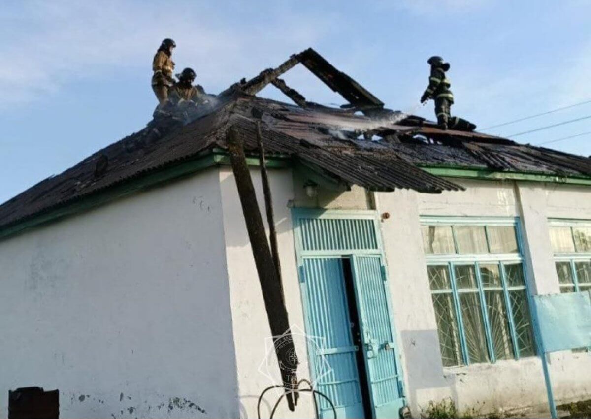 Магазин загорелся в Костанайской области