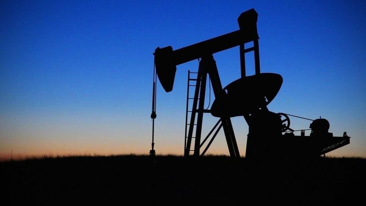 Страны ОПЕК+ продлили сокращение добычи нефти