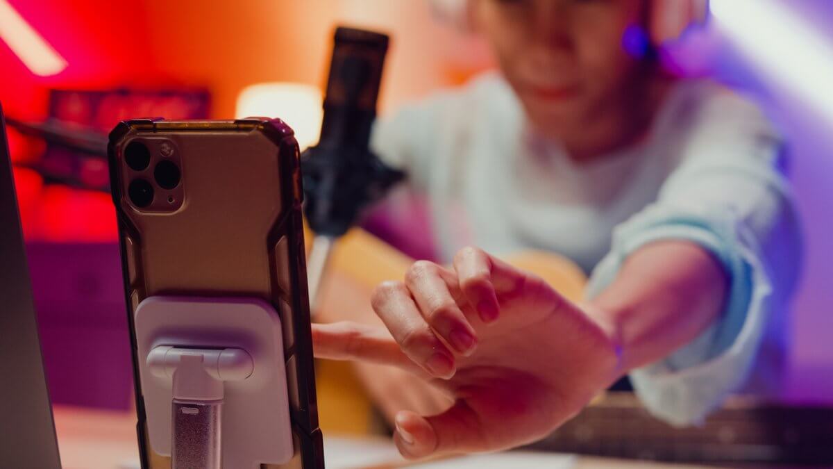 Известные блогеры пытались нажиться на репутации школьного директора