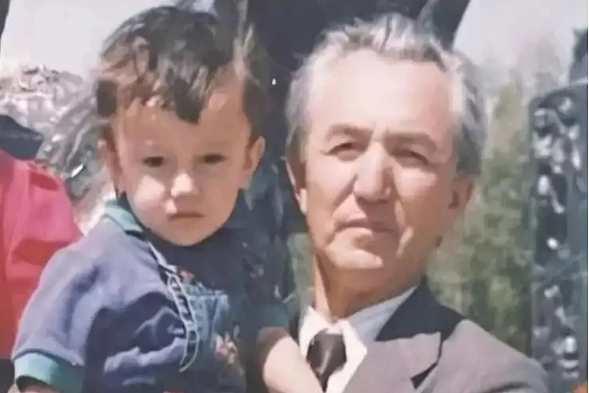 Димаш Кудайберген оставил трогательное послание покойному дедушке