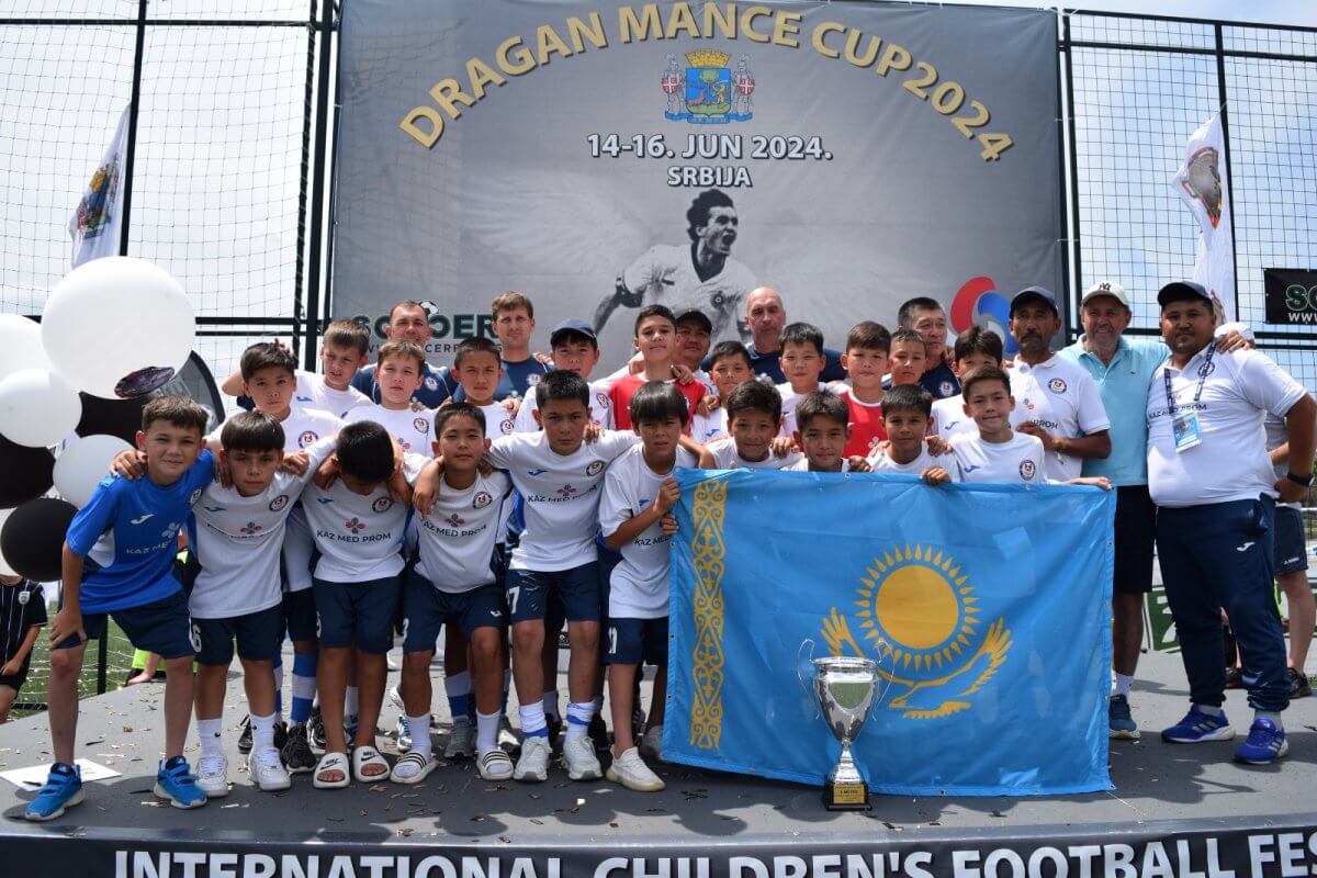 Шымкентские футболисты пообщались с Лукой Модричем на турнире в Хорватии