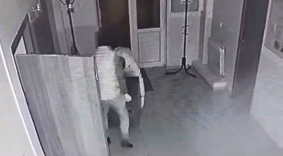 Кража сейфа попала на видео: ограбление в Акмолинской области